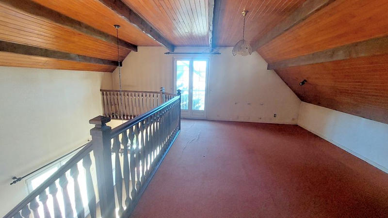 Maison - 140 m² - 11 pièces