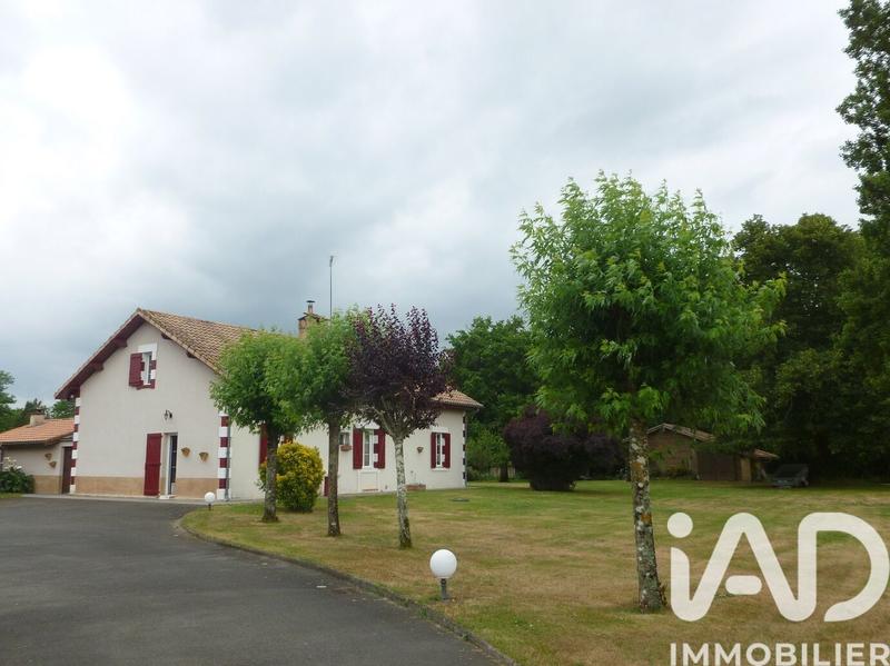 Maison - 250 m² - 9 pièces