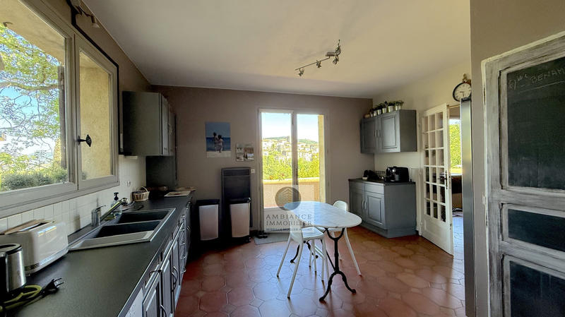 Maison - 225 m² - 10 pièces