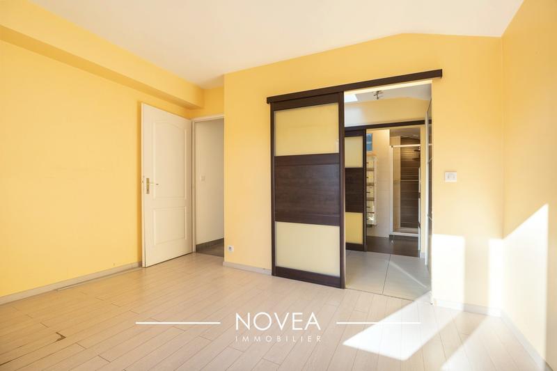 Maison traditionnelle - 179 m² - 8 pièces