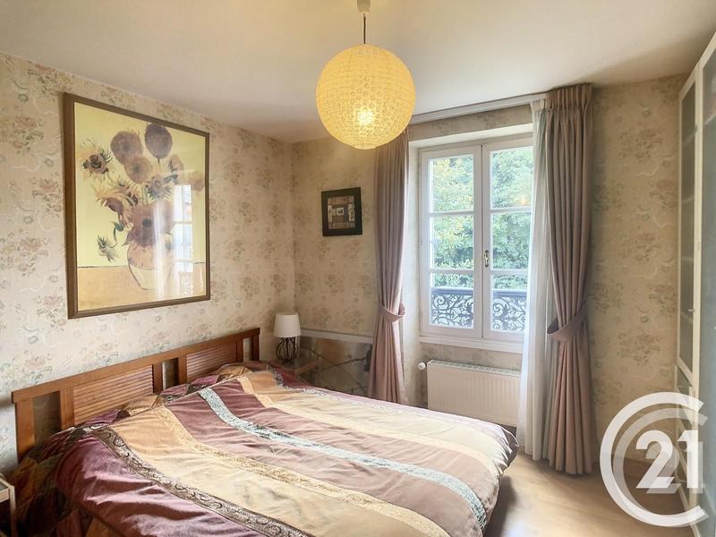 Maison - 235 m² - 10 pièces