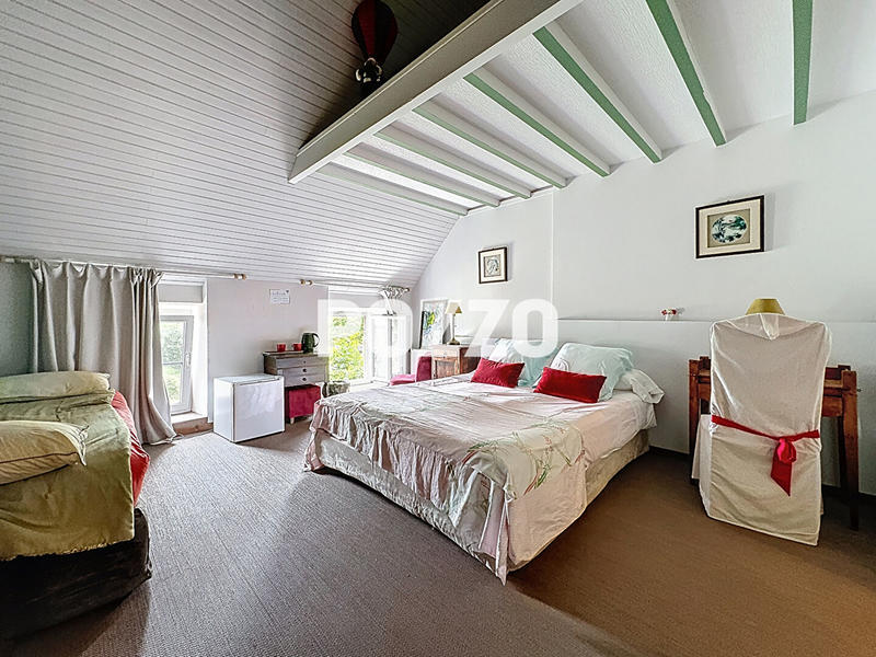 Maison - 220 m² - 8 pièces