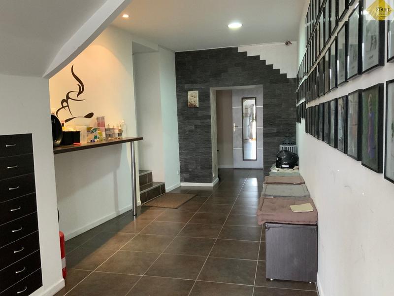 Maison - 460 m² - 11 pièces