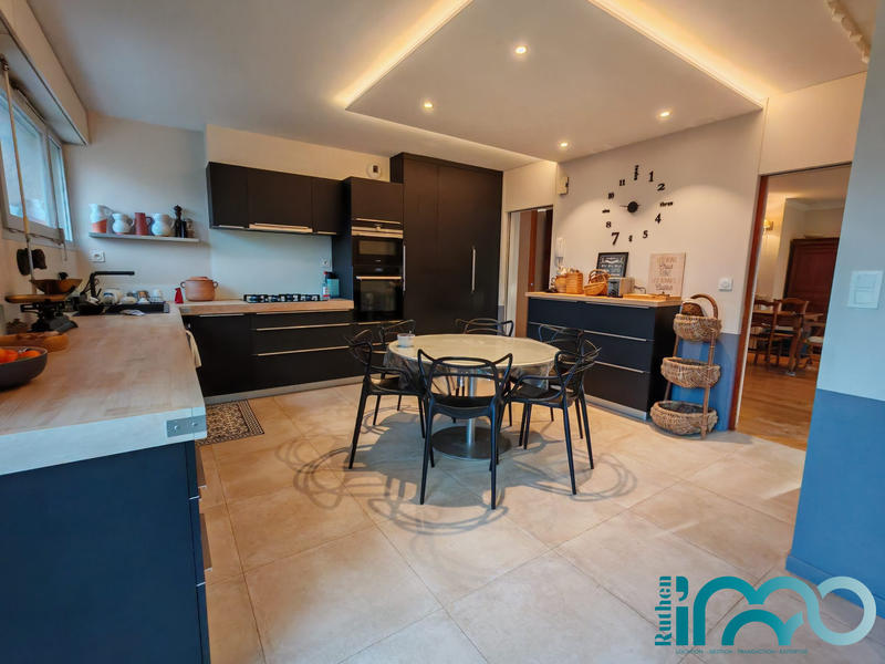 Maison ancienne - 250 m² - 8 pièces