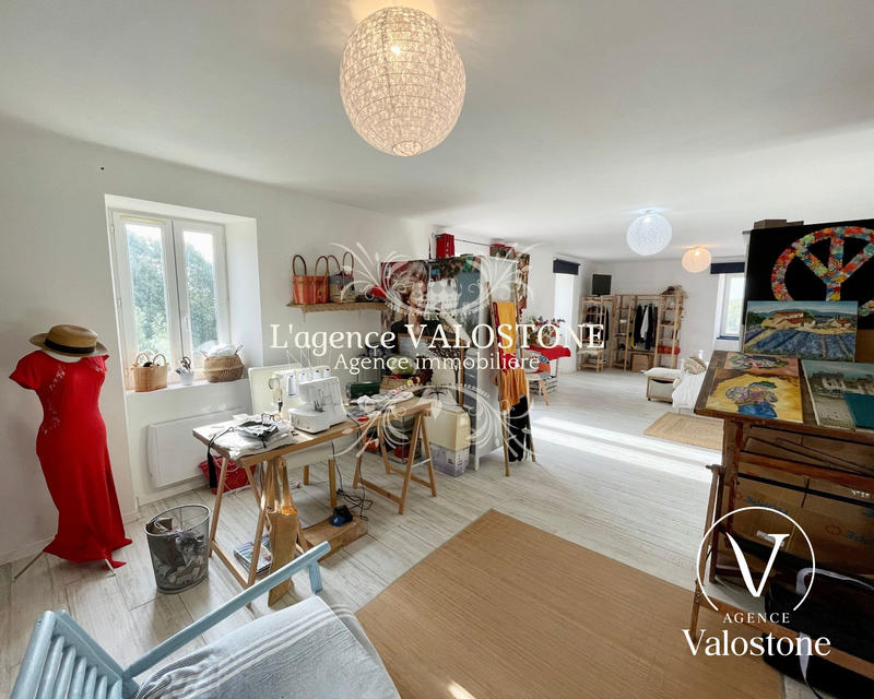 Maison traditionnelle - 255 m² - 4 pièces