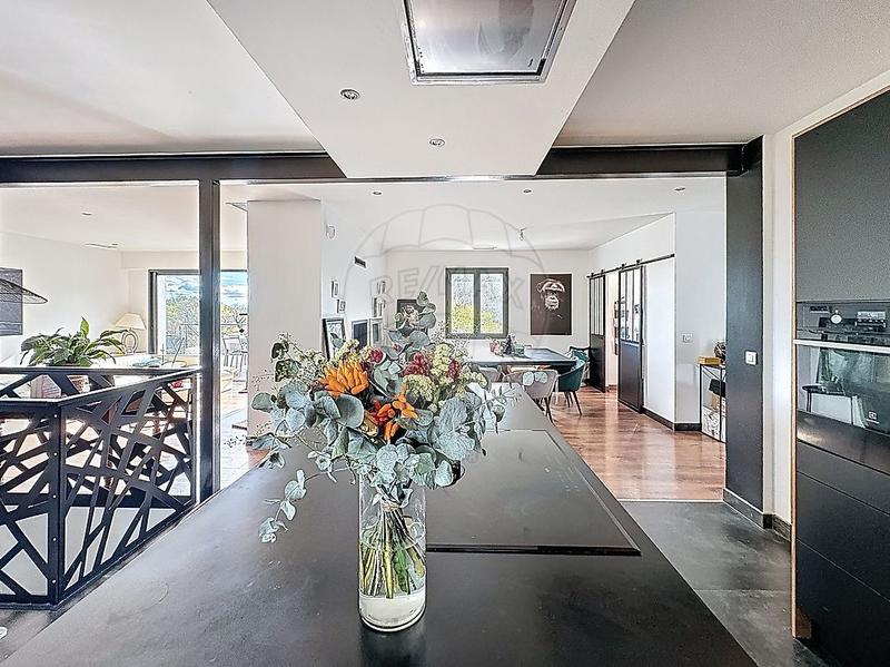 Maison - 207 m² - 7 pièces