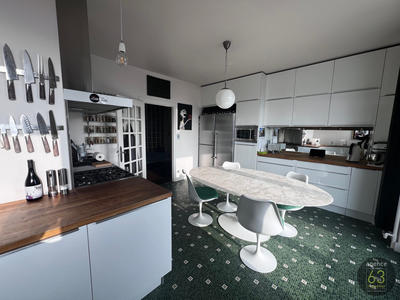 Maison - 269 m² - 9 pièces