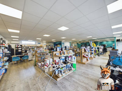 Local commercial - 393 m² - 4 pièces