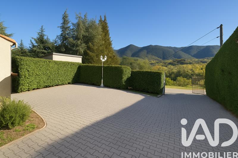 Maison - 260 m² - 7 pièces