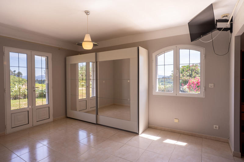 Propriété - 188 m² - 6 pièces