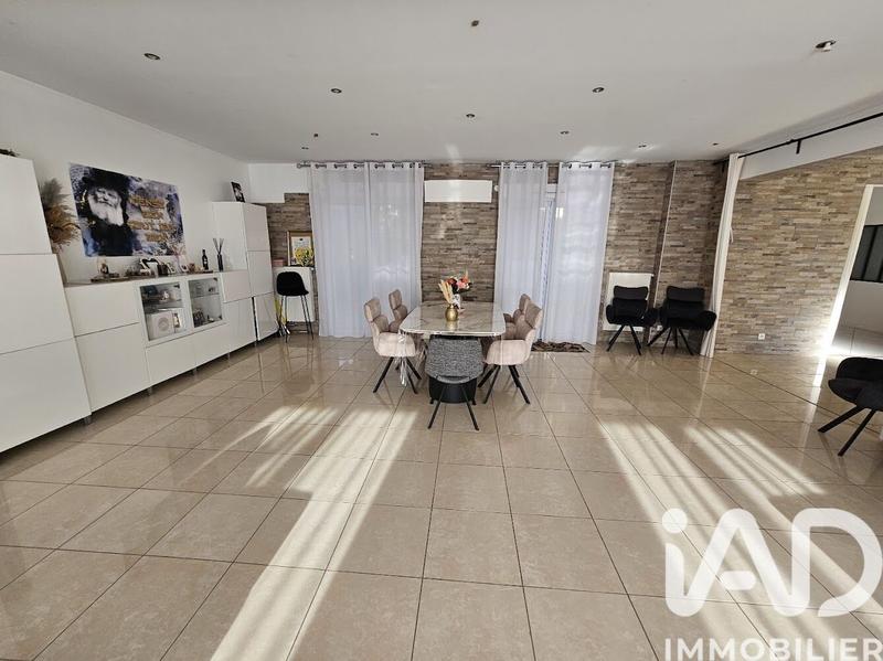 Maison - 210 m² - 10 pièces