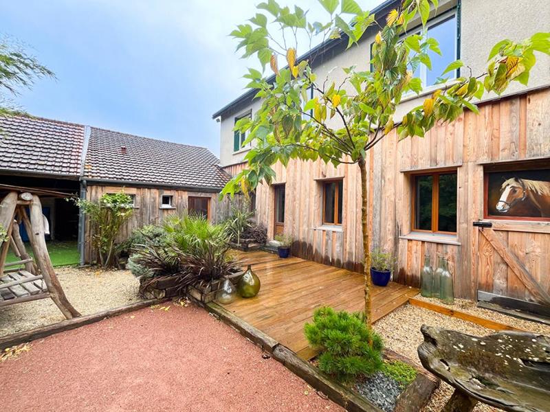 Maison - 260 m² - 12 pièces