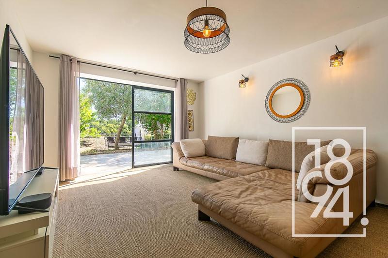 Maison - 385 m² - 6 pièces