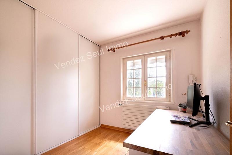 Maison traditionnelle - 223 m² - 7 pièces