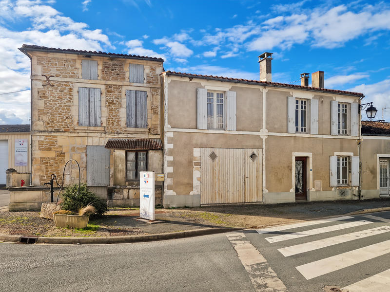 Maison - 220 m² - 12 pièces