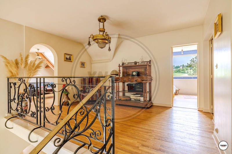 Maison - 253 m² - 8 pièces