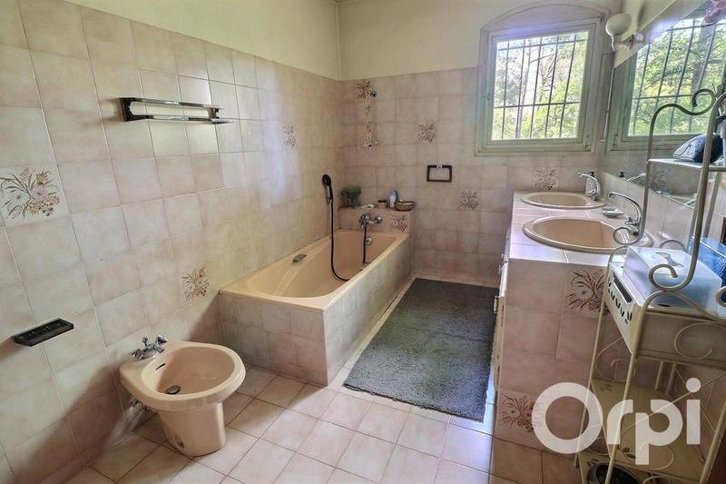 Maison - 247 m² - 7 pièces