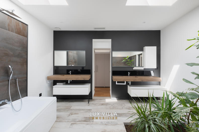 Villa - 397 m² - 10 pièces