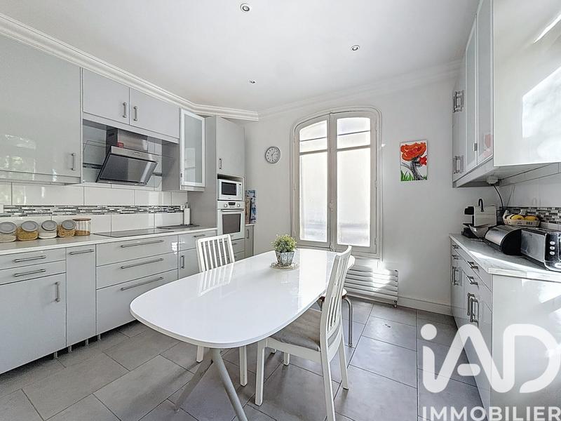 Maison - 214 m² - 7 pièces