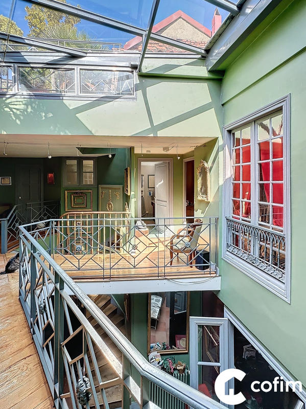 Maison - 230 m² - 6 pièces