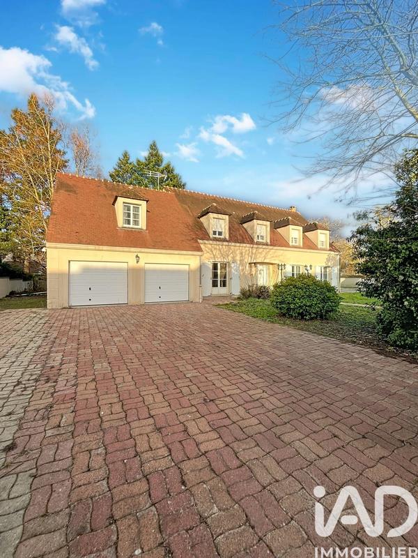 Maison - 240 m² - 9 pièces