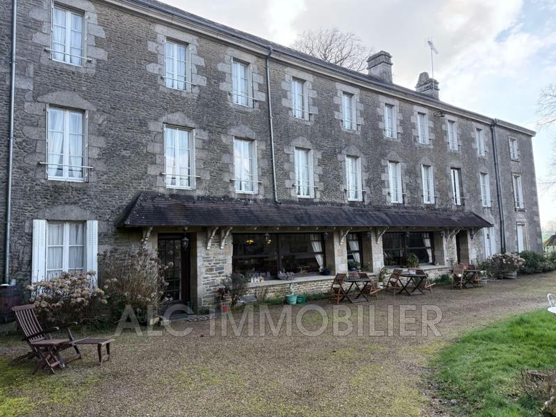 Propriété - 1 040 m² - 24 pièces