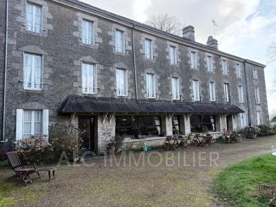 Propriété - 1 040 m² - 24 pièces