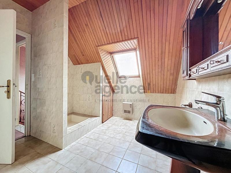 Maison - 141 m² - 8 pièces