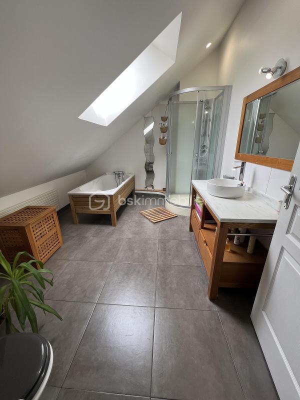 Maison - 185 m² - 8 pièces