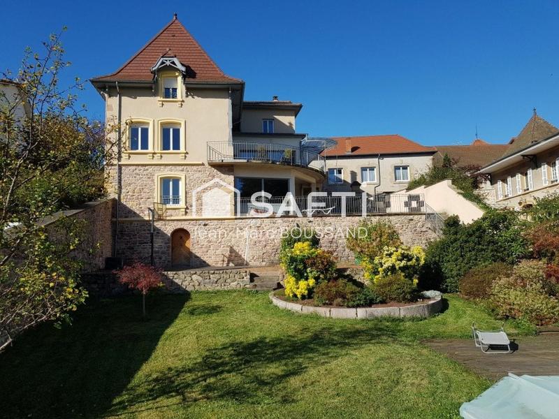 Maison de village - 270 m² - 9 pièces