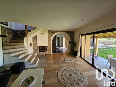 Châlet - 375 m² - 10 pièces