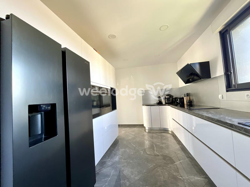 Villa - 260 m² - 9 pièces