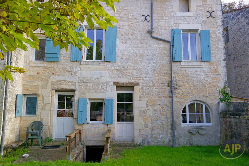 Maison - 230 m² - 7 pièces