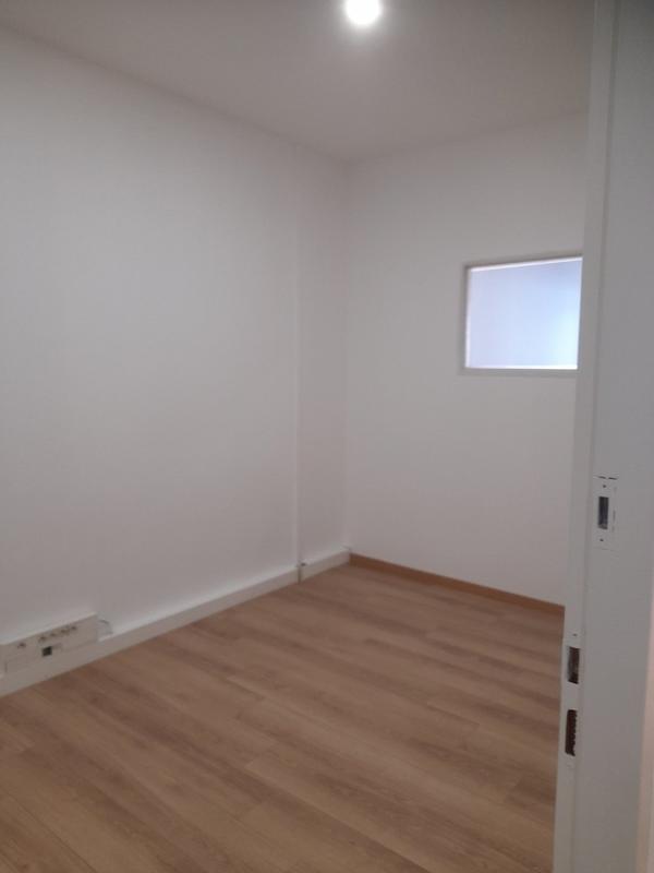 Local d'activités - 154 m² - 5 pièces