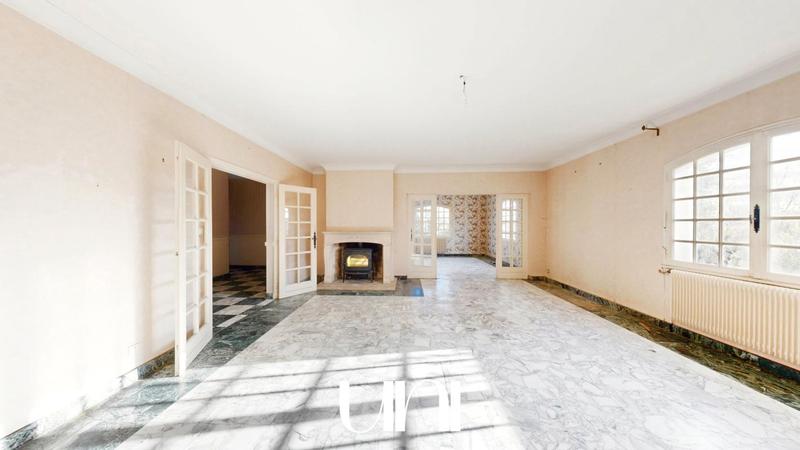 Maison - 208 m² - 8 pièces