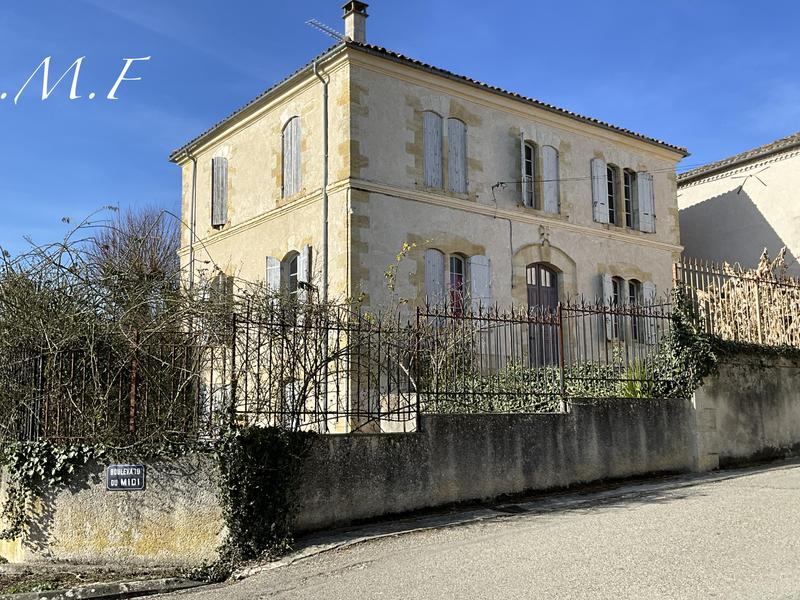 Maison - 210 m² - 6 pièces