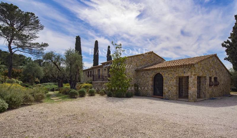 Maison - 380 m² - 10 pièces