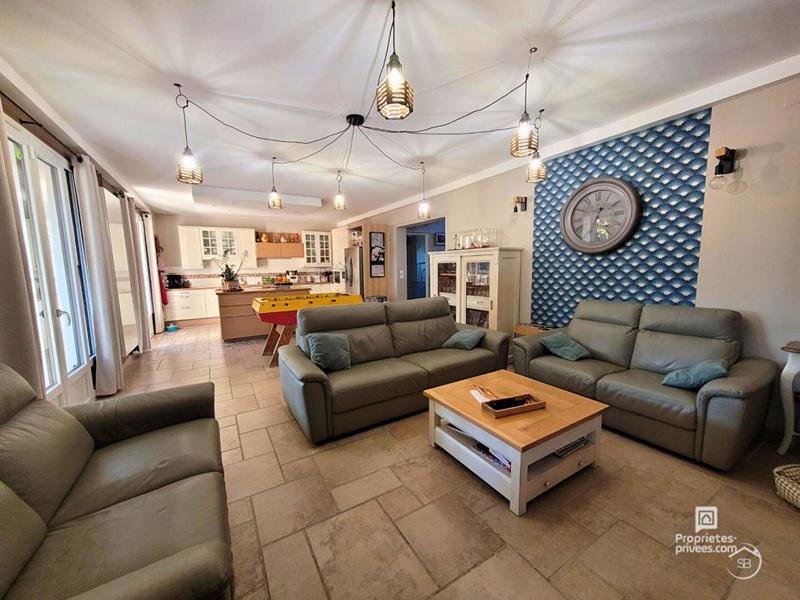 Maison - 211 m² - 9 pièces