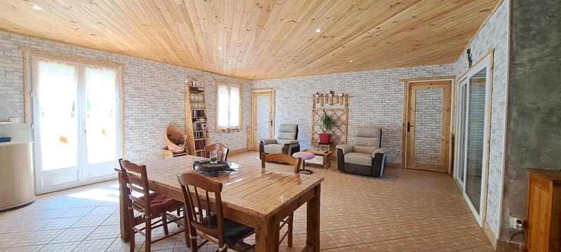 Maison - 246 m² - 7 pièces