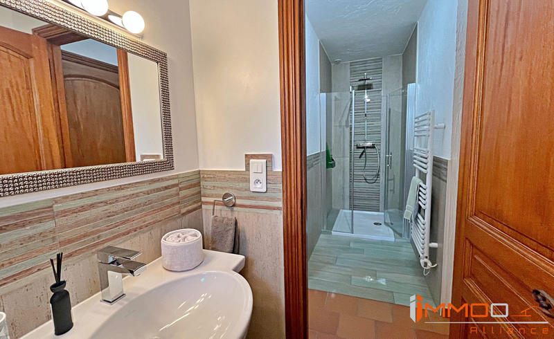 Villa - 215 m² - 9 pièces