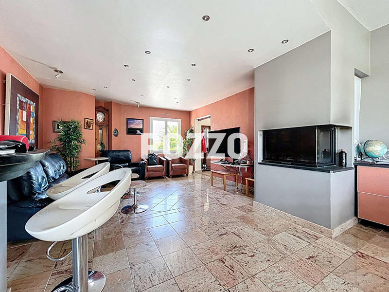 Maison - 210 m² - 8 pièces