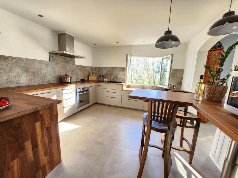 Maison - 200 m² - 8 pièces