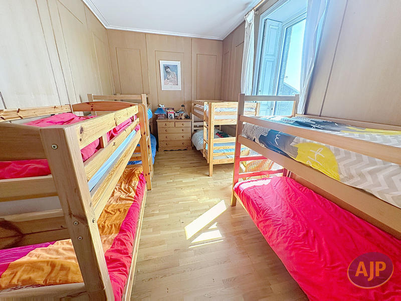 Maison - 350 m² - 12 pièces