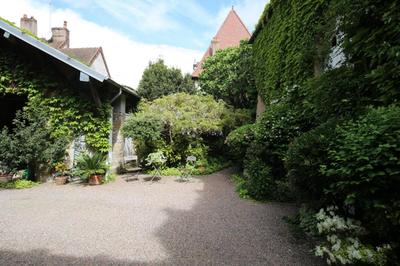 Hôtel particulier - 250 m² - 7 pièces