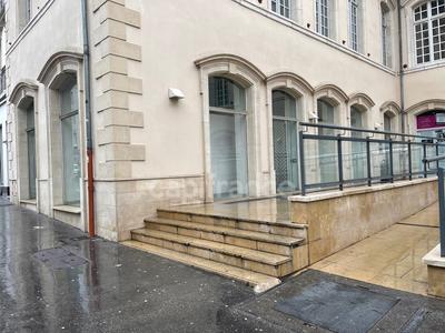 Local commercial - 200 m² - 2 pièces