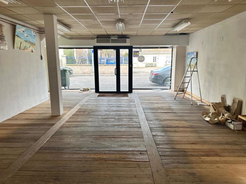 Local commercial - 402 m² - 7 pièces