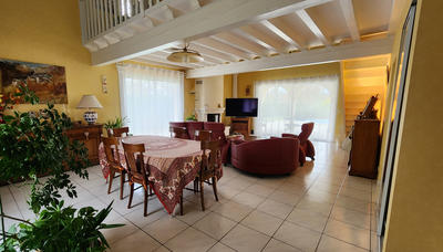 Maison - 218 m² - 8 pièces