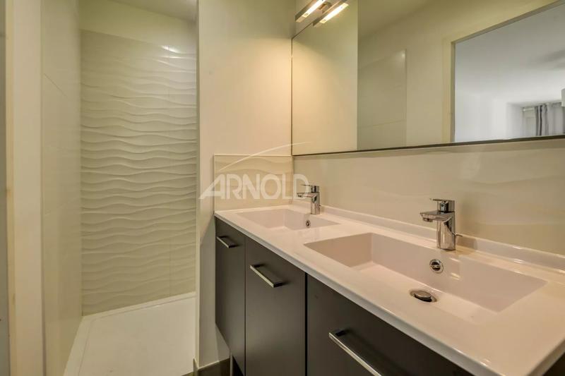 Maison - 267 m² - 9 pièces