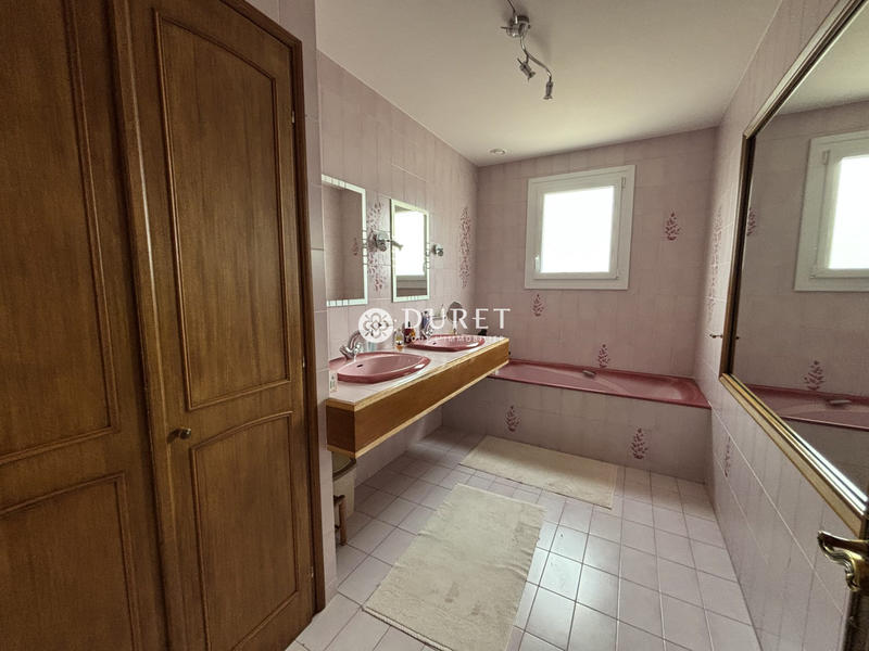 Maison - 143 m² - 8 pièces