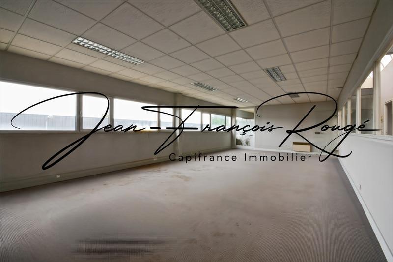Local d'activité / Entrepôt - 1 635 m² - 12 pièces